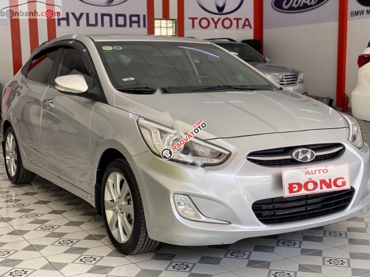 Bán Hyundai Accent 1.4 MT sản xuất 2015, màu bạc, nhập khẩu Hàn Quốc xe gia đình -0