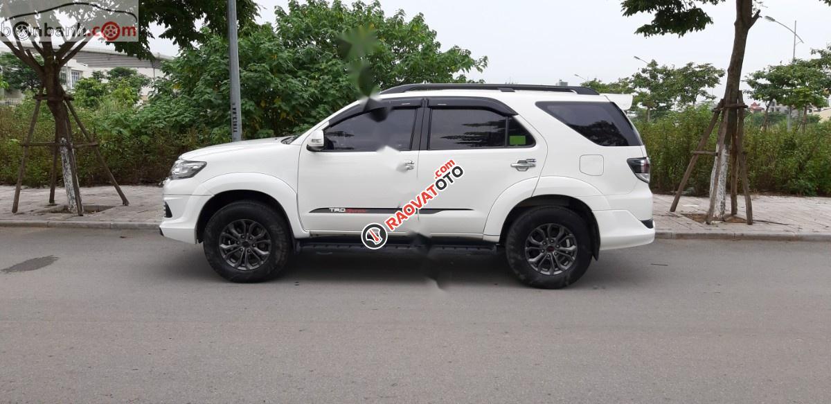 Bán Toyota Fortuner TRD Sportivo 4x2 AT đời 2015, màu trắng-1