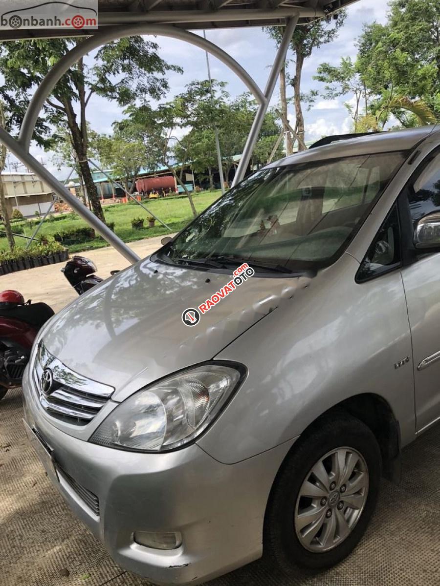 Bán Toyota Innova V năm 2009, màu bạc số tự động-1