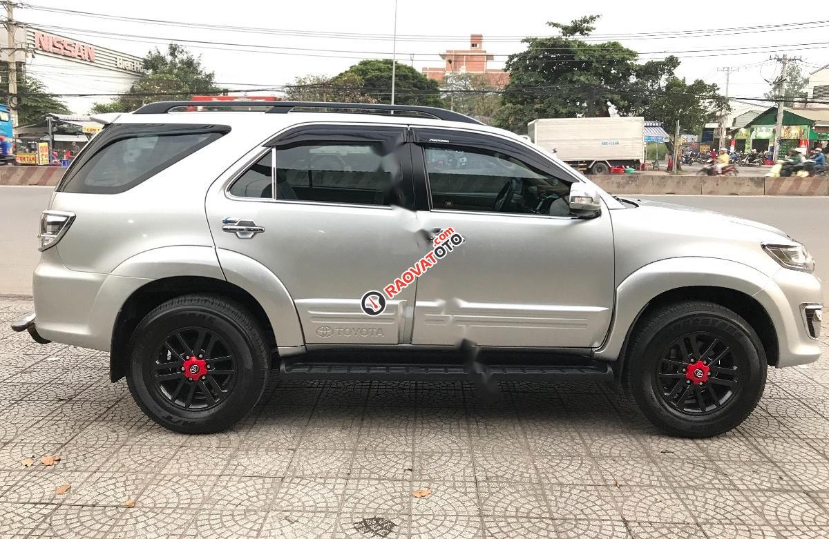 Cần bán Toyota Fortuner 2.7V đời 2013, màu bạc giá cạnh tranh-9