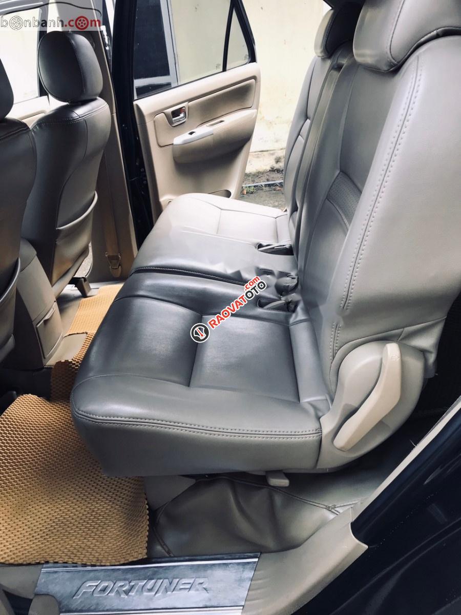 Cần bán lại xe Toyota Fortuner đời 2011, màu đen-5