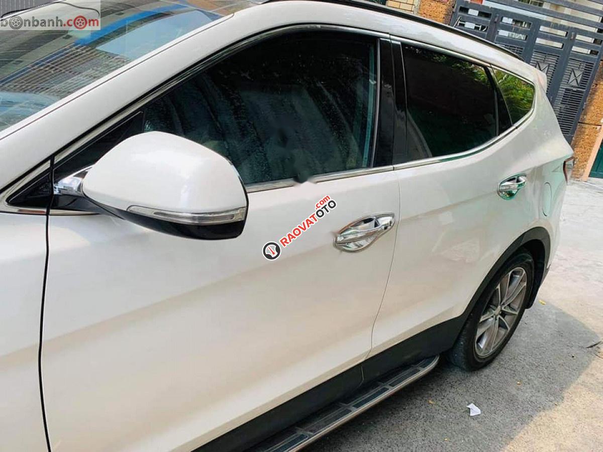 Cần bán Hyundai Santa Fe 2.4 2017, màu trắng xe gia đình-2
