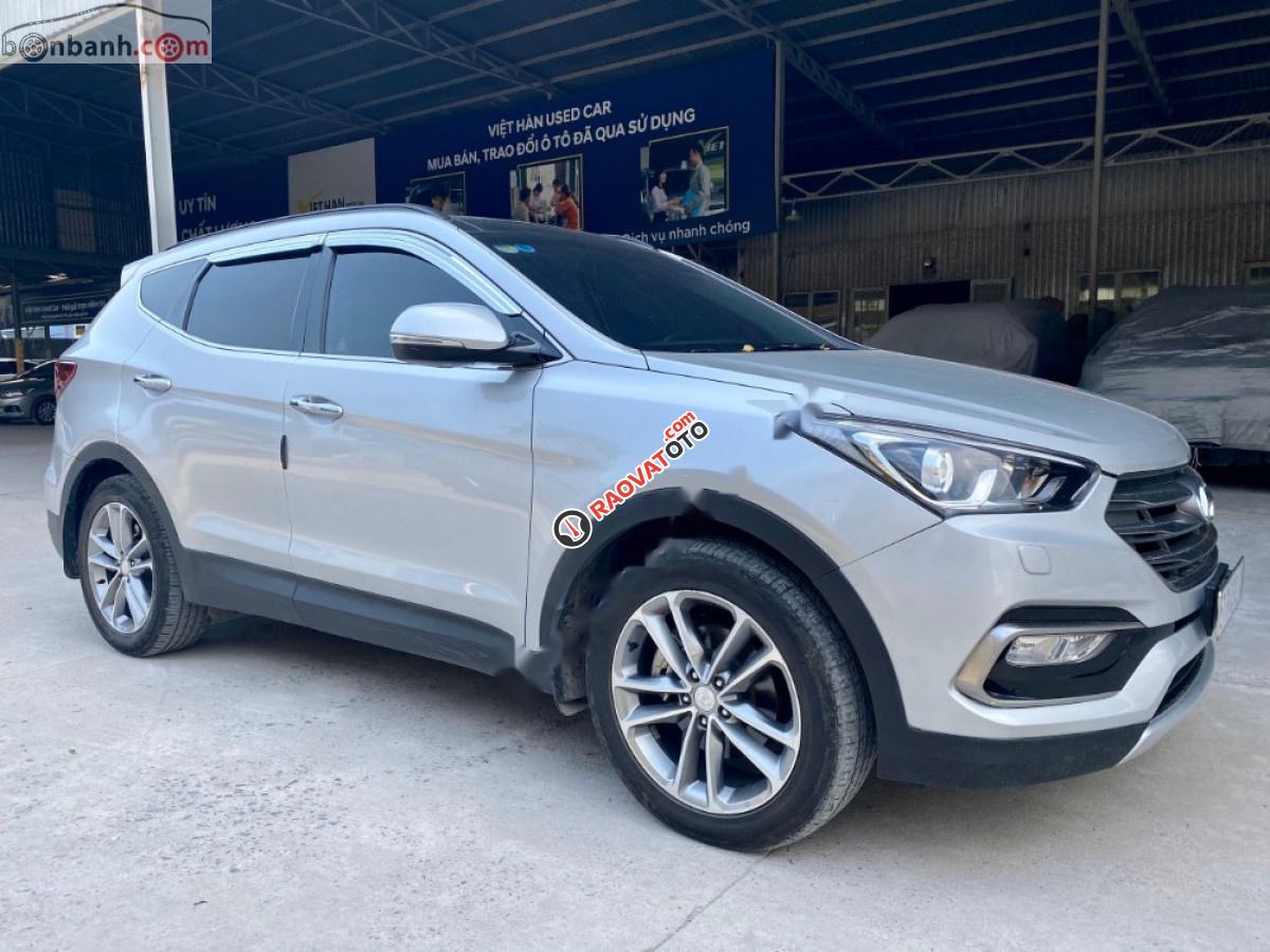 Cần bán Hyundai Santa Fe 2.2L 4WD 2017, màu bạc-4