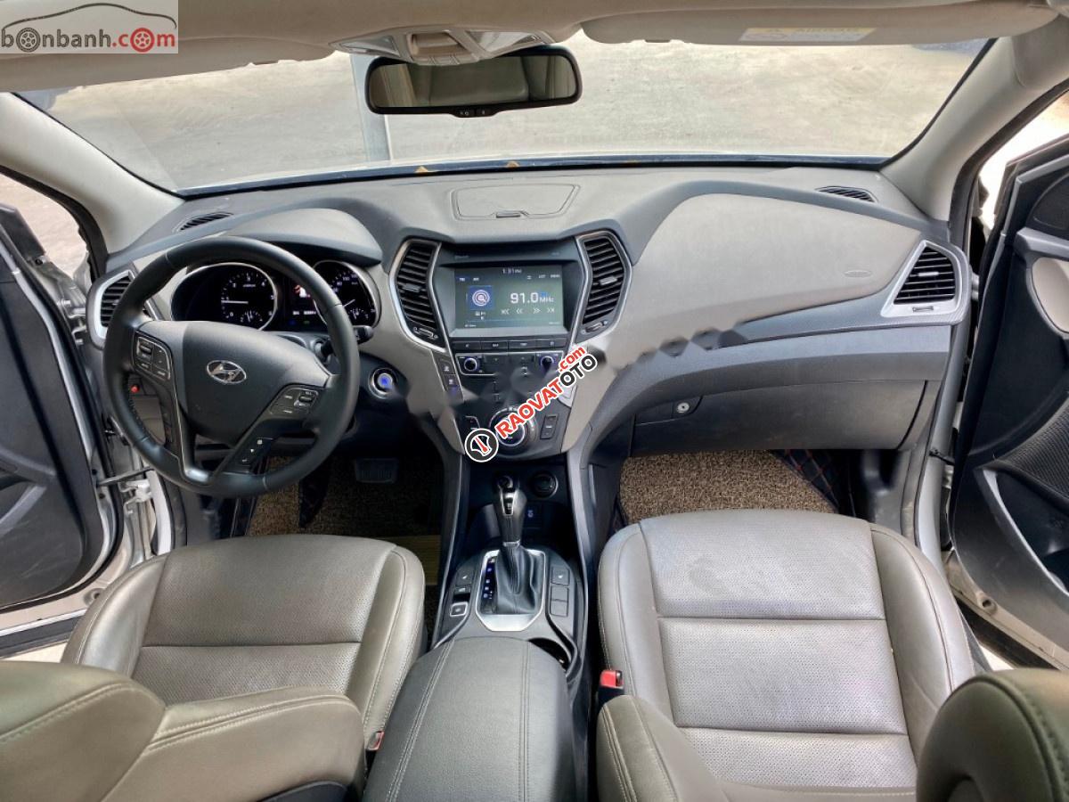 Cần bán Hyundai Santa Fe 2.2L 4WD 2017, màu bạc-2