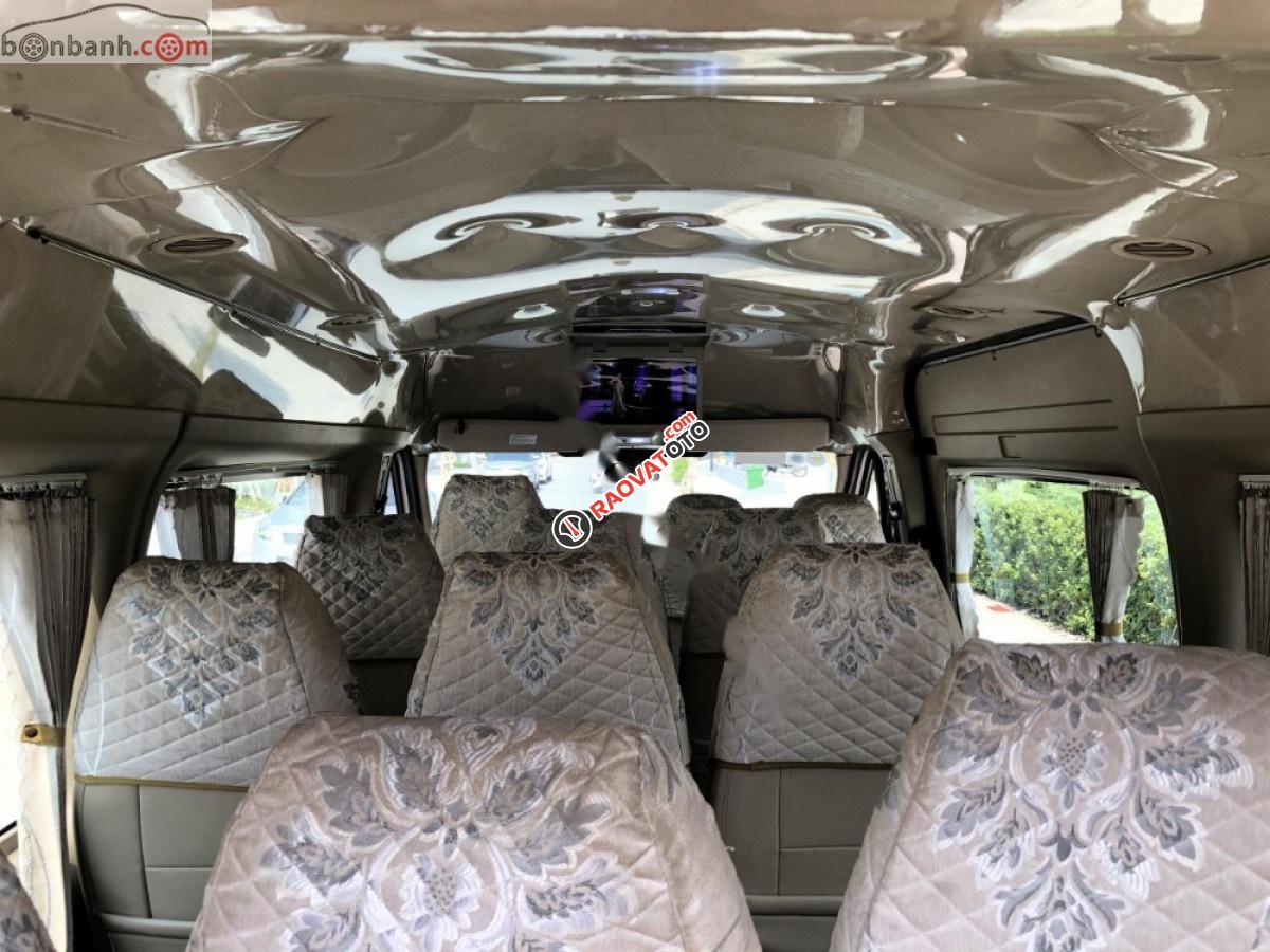 Xe Ford Transit Luxury năm sản xuất 2017, màu bạc-6