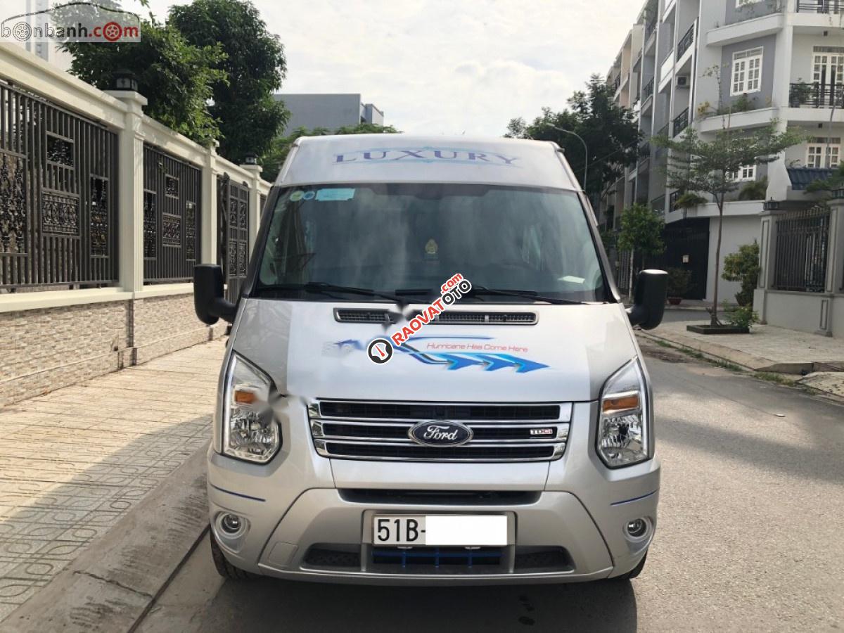 Xe Ford Transit Luxury năm sản xuất 2017, màu bạc-7