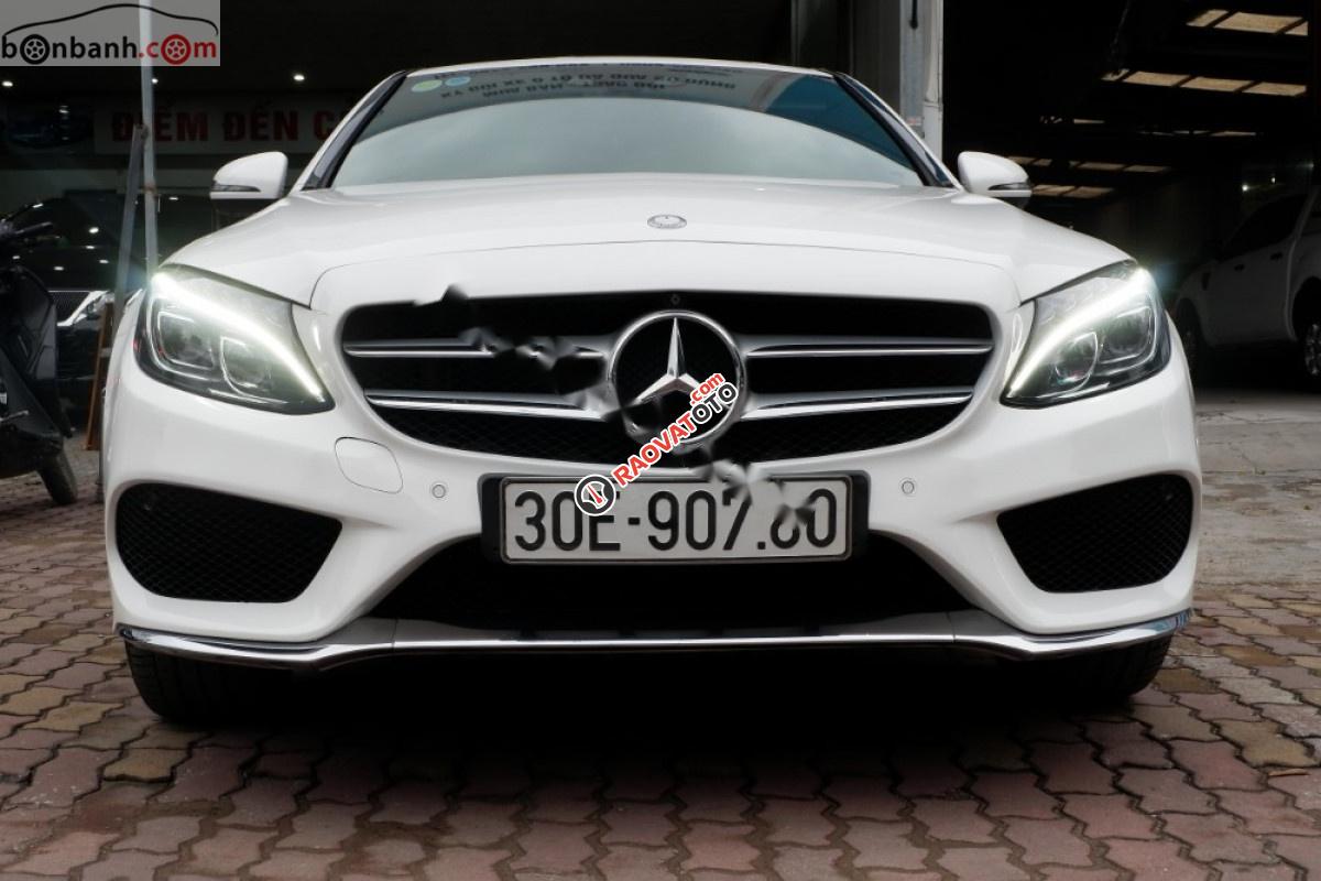 Cần bán gấp Mercedes C300 AMG 2016, màu trắng-0