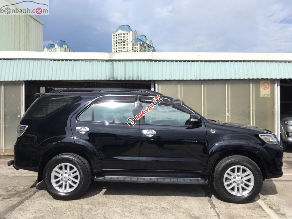 Bán xe Toyota Fortuner 2.7V 4x4 AT đời 2013, màu đen-4