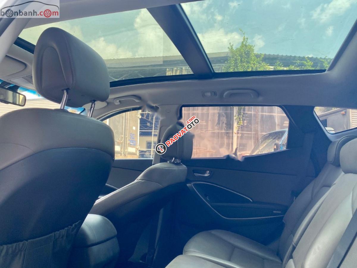 Cần bán Hyundai Santa Fe 2.2L 4WD 2017, màu bạc-6