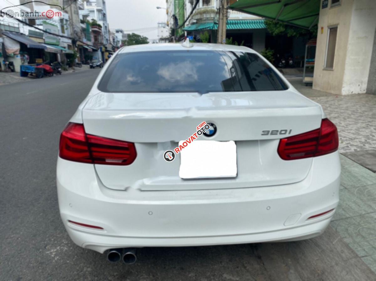 Bán BMW 3 Series 320i năm 2016, màu trắng, nhập khẩu-7