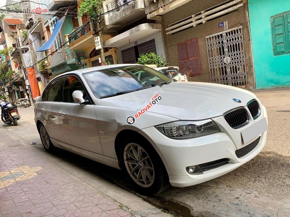 Bán BMW 320i 2011, màu trắng, xe nhập còn mới, giá 535tr-1