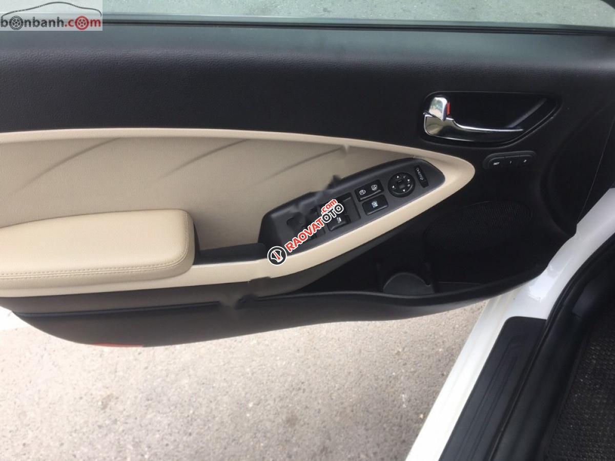 Bán Kia Cerato 1.6AT 2017, màu trắng, 570tr-0