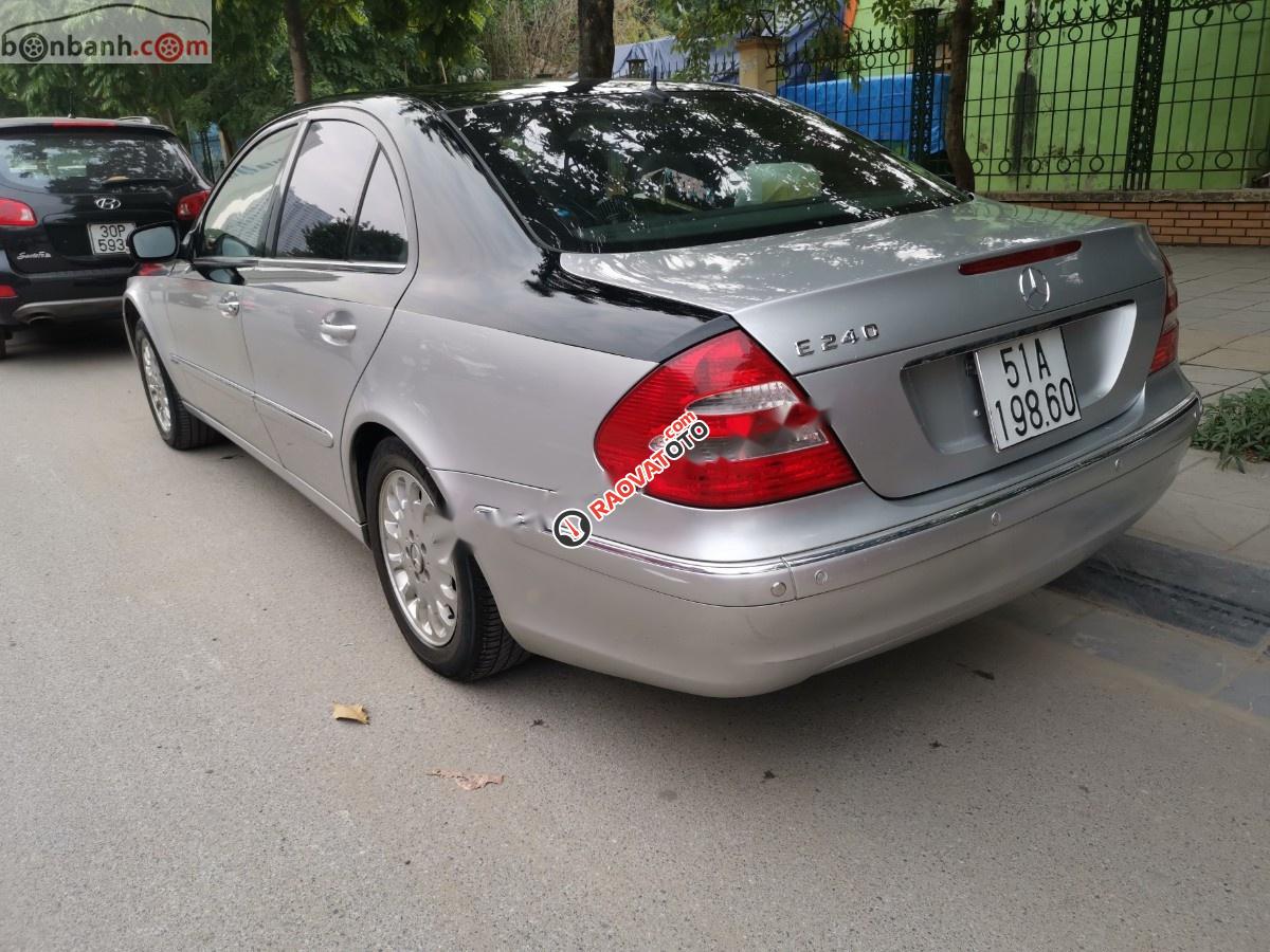 Bán Mercedes E240 W211 2002, màu bạc, giá chỉ 260 triệu-1