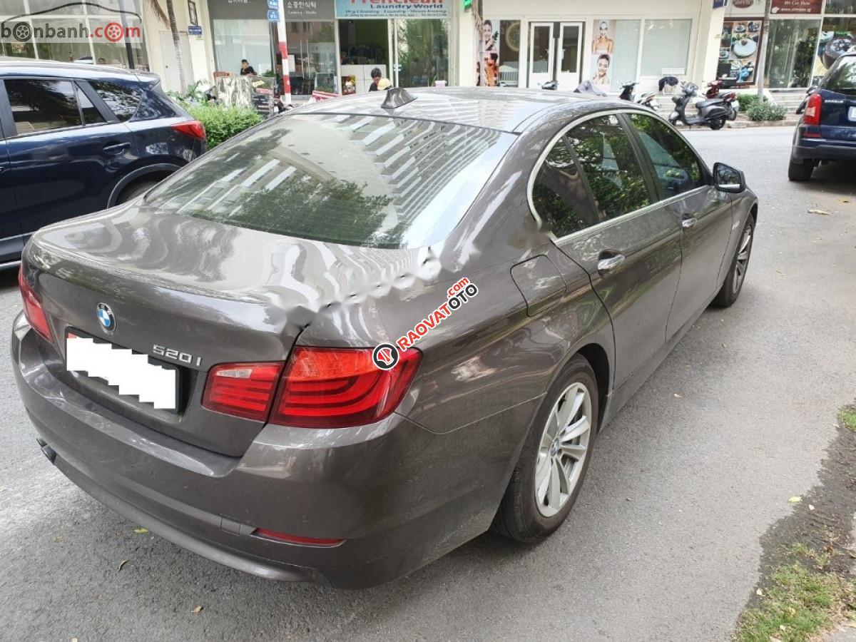 Bán BMW 5 Series 520i năm sản xuất 2012, màu nâu, xe nhập số tự động, giá 989tr-0