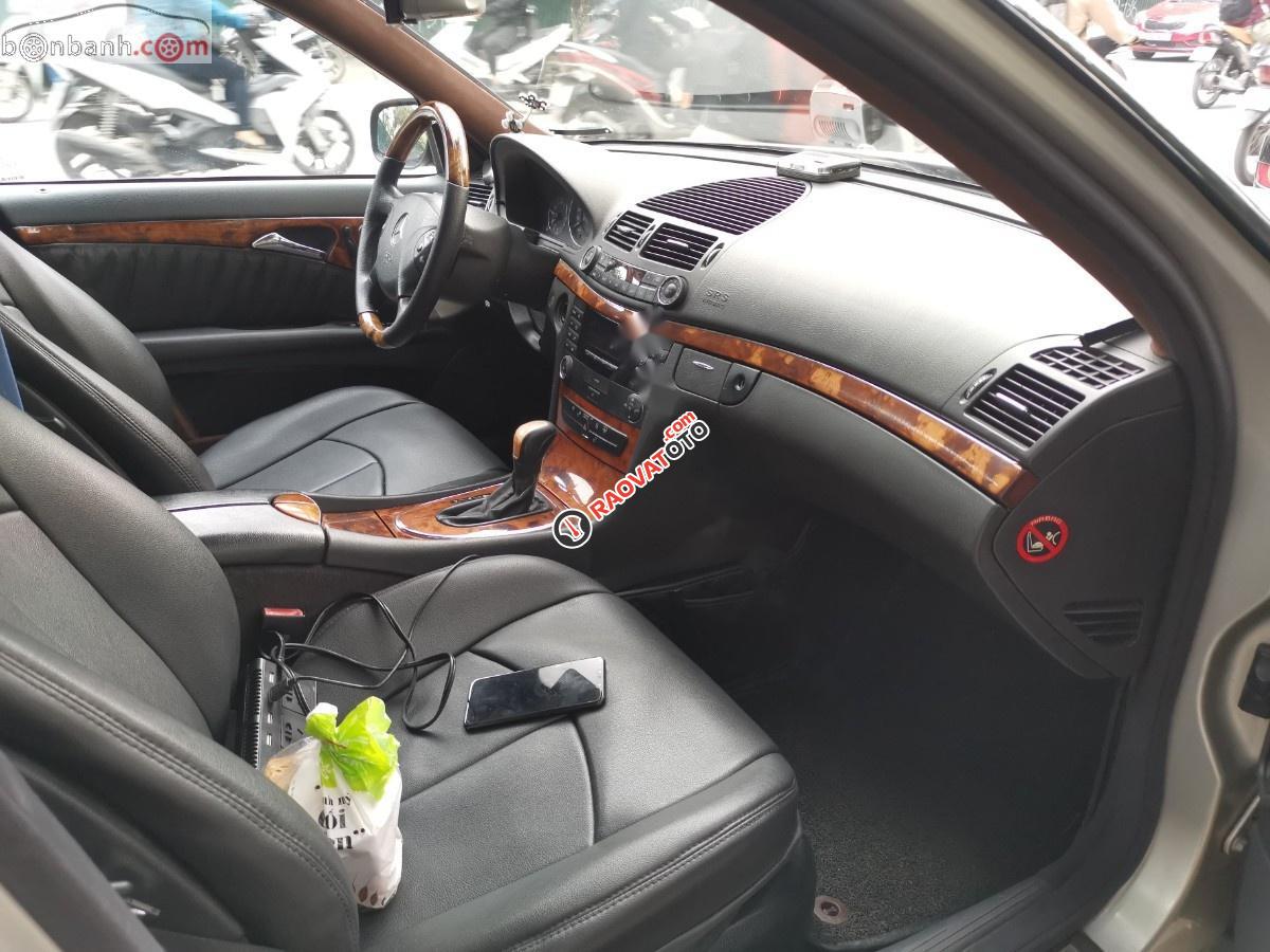 Bán Mercedes E240 W211 2002, màu bạc, giá chỉ 260 triệu-2