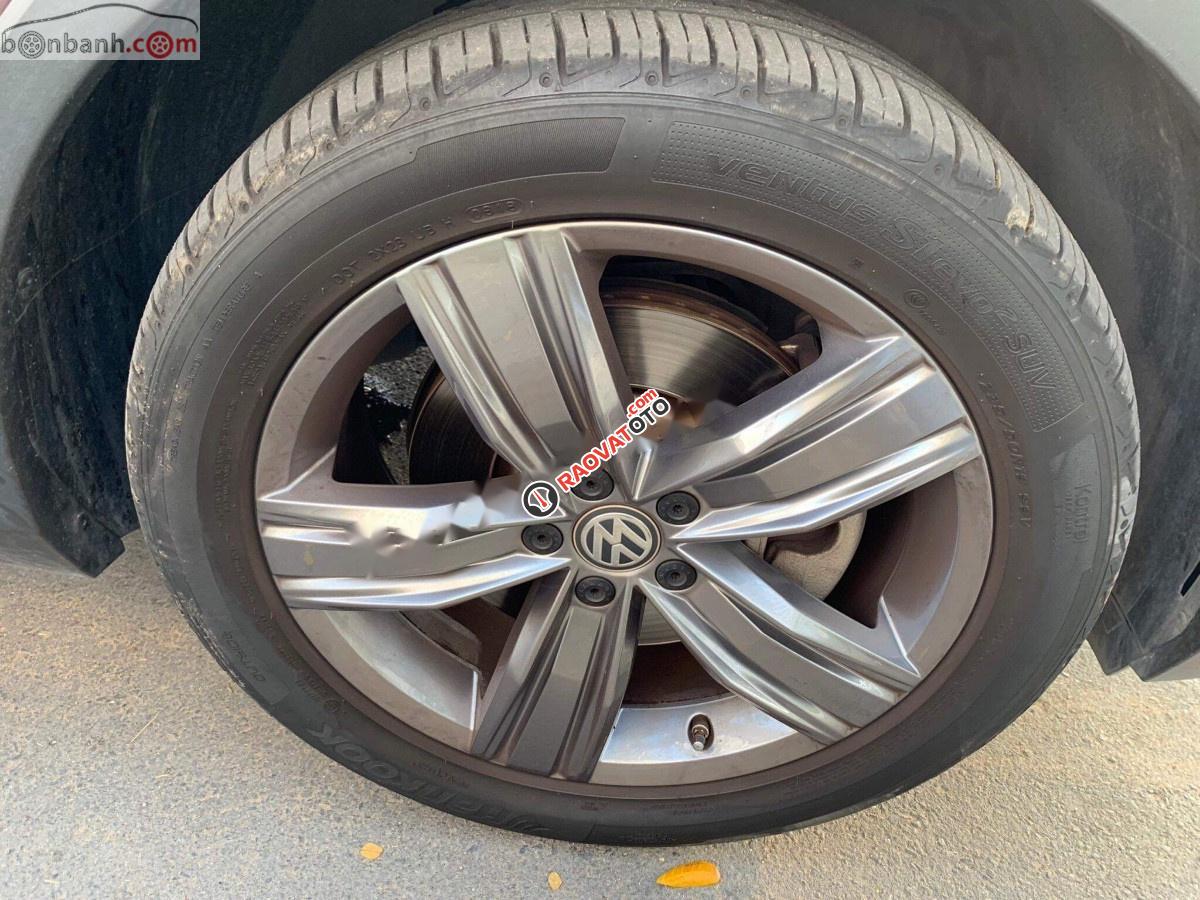 Cần bán Volkswagen Tiguan năm sản xuất 2019, màu đỏ, xe nhập-9