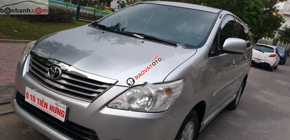 Cần bán Toyota Innova 2.0E đời 2012, màu bạc số sàn, 435tr-2