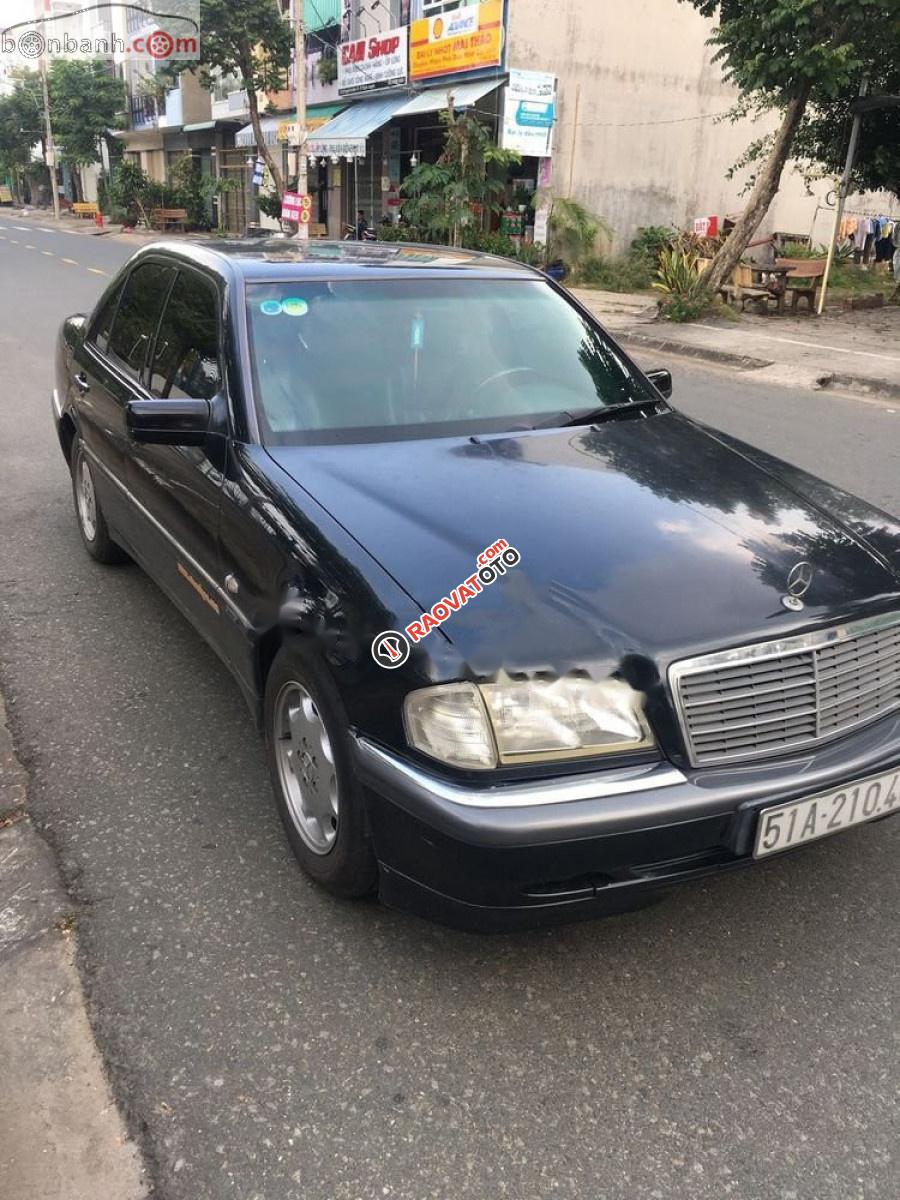 Bán Mercedes đời 2000, màu đen xe còn mới-0