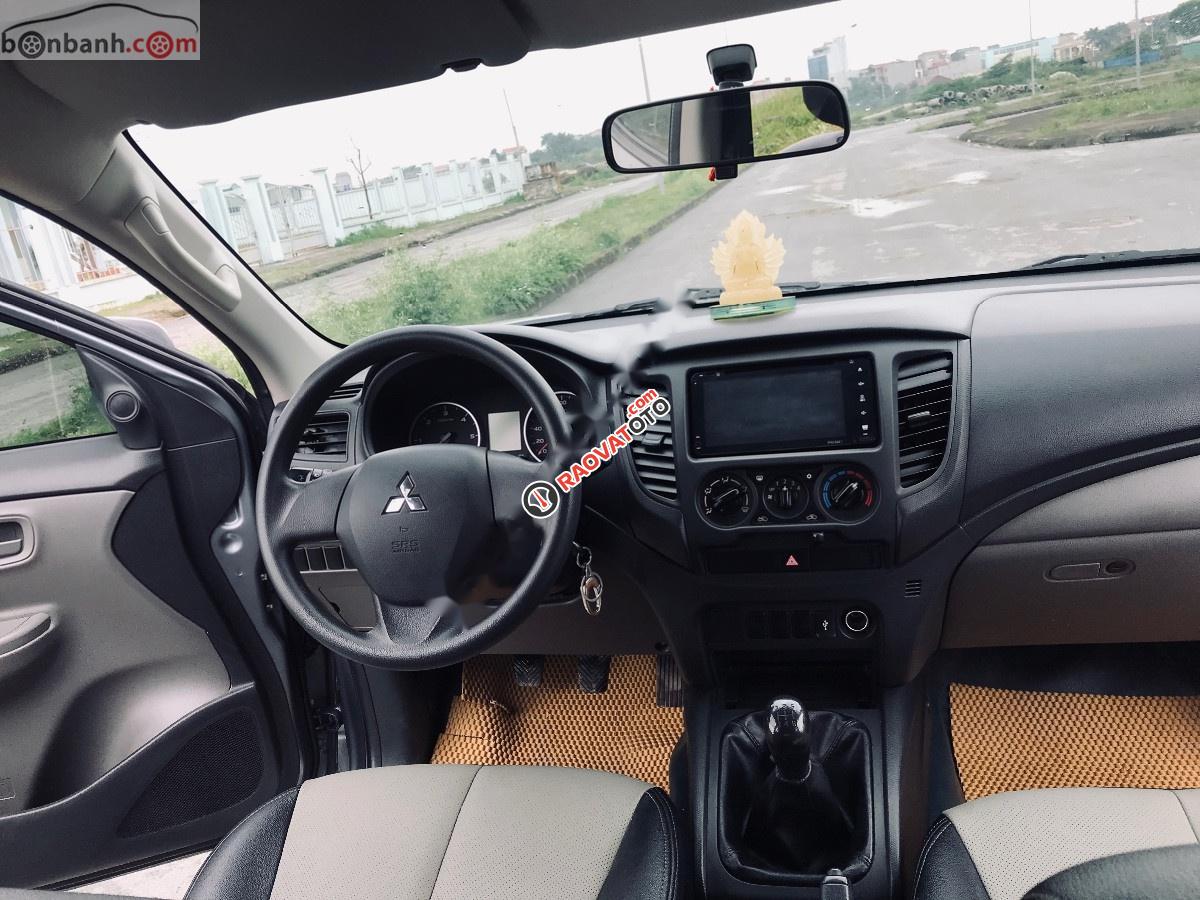 Cần bán lại xe Mitsubishi Triton 4x2 MT năm sản xuất 2016, màu xám, nhập khẩu-3