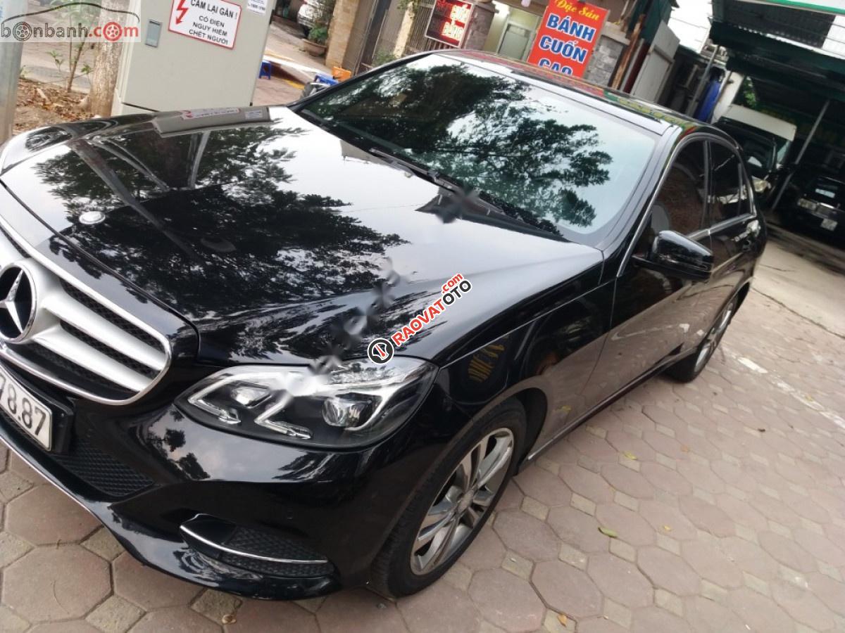 Cần bán xe Mercedes sản xuất năm 2013, màu đen xe còn mới-1