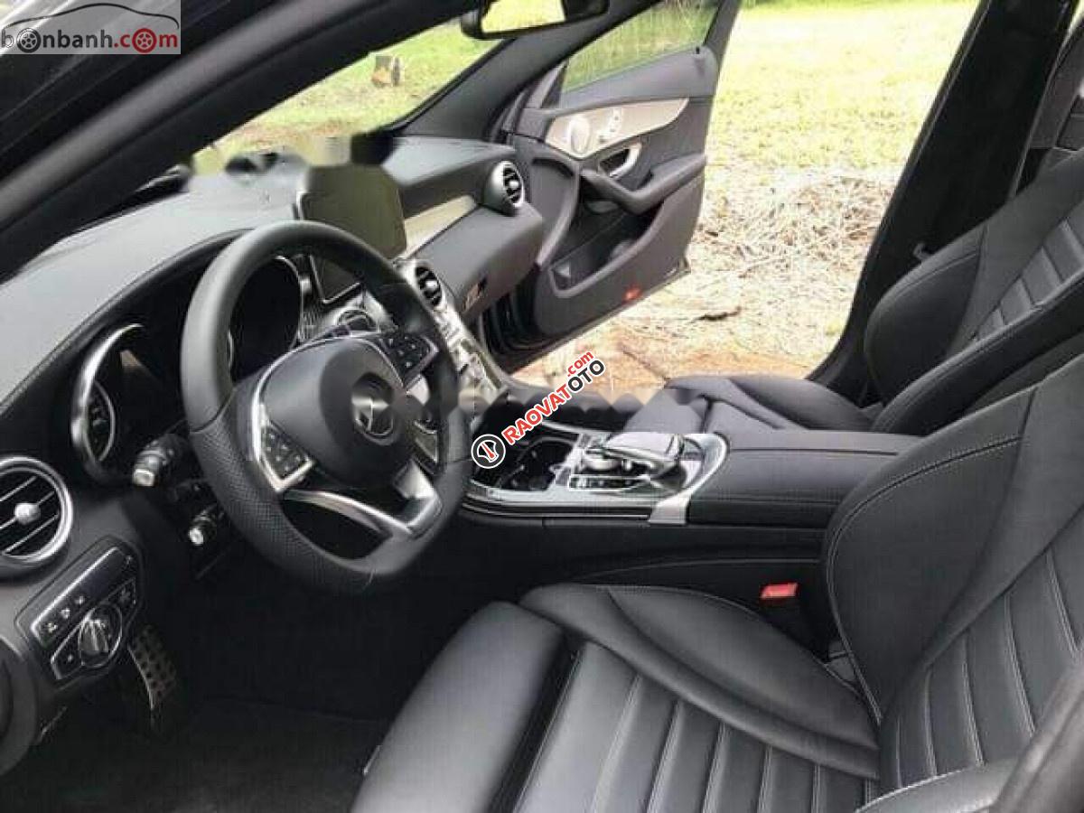 Cần bán gấp Mercedes C300 AMG 2016, màu đen ít sử dụng-6