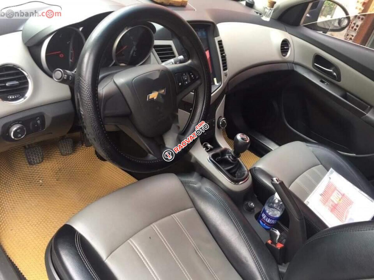 Bán ô tô Chevrolet Cruze LT 1.6 MT 2016, màu đen, giá 369tr-4
