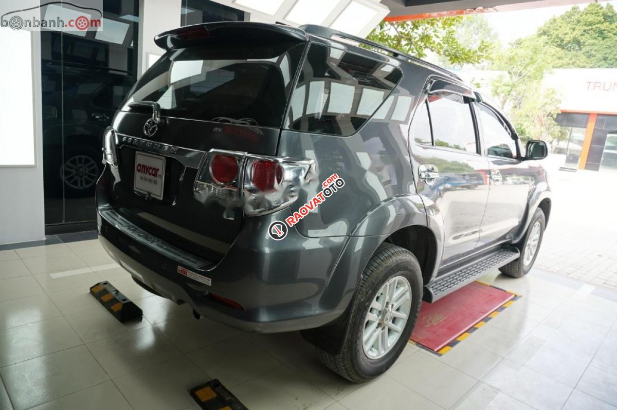 Cần bán Toyota Fortuner 2013, màu xám xe còn mới nguyên-2