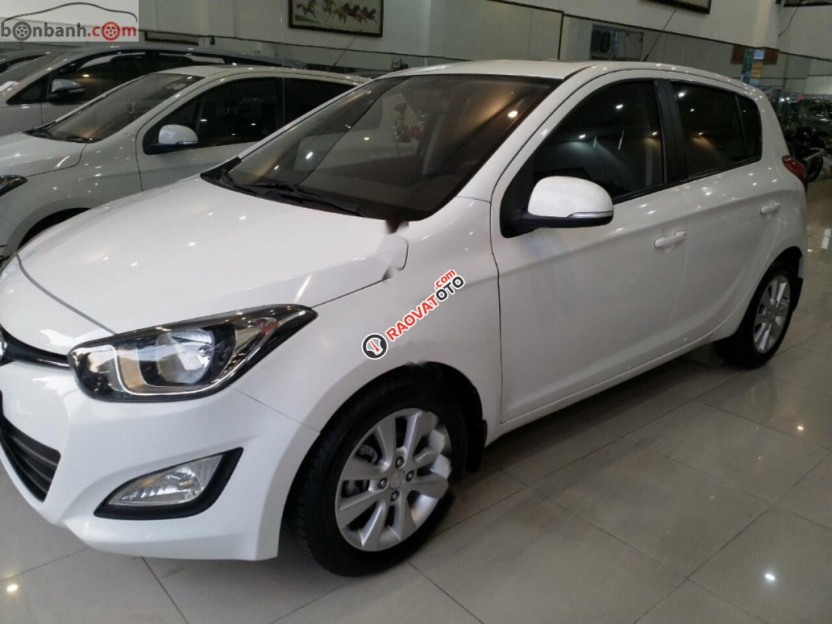Bán Hyundai i20 1.4 AT năm 2013, màu trắng, nhập khẩu đẹp như mới-2