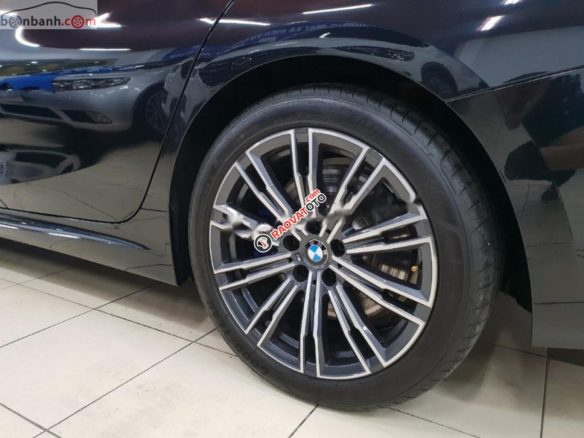 Cần bán gấp BMW 3 Series 330i M Sport năm 2019, màu đen, nhập khẩu-8
