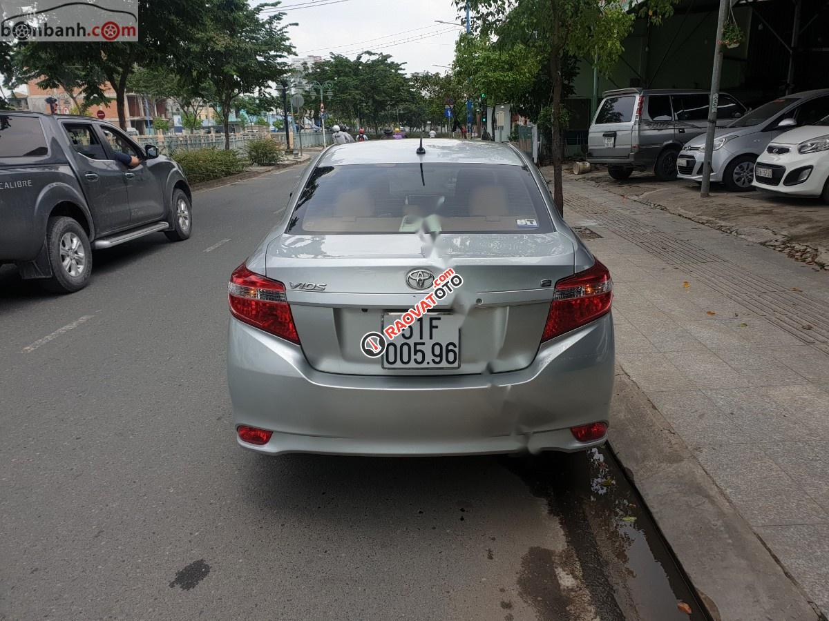 Cần bán xe Toyota Vios 2014, màu bạc số sàn xe còn mới nguyên-2