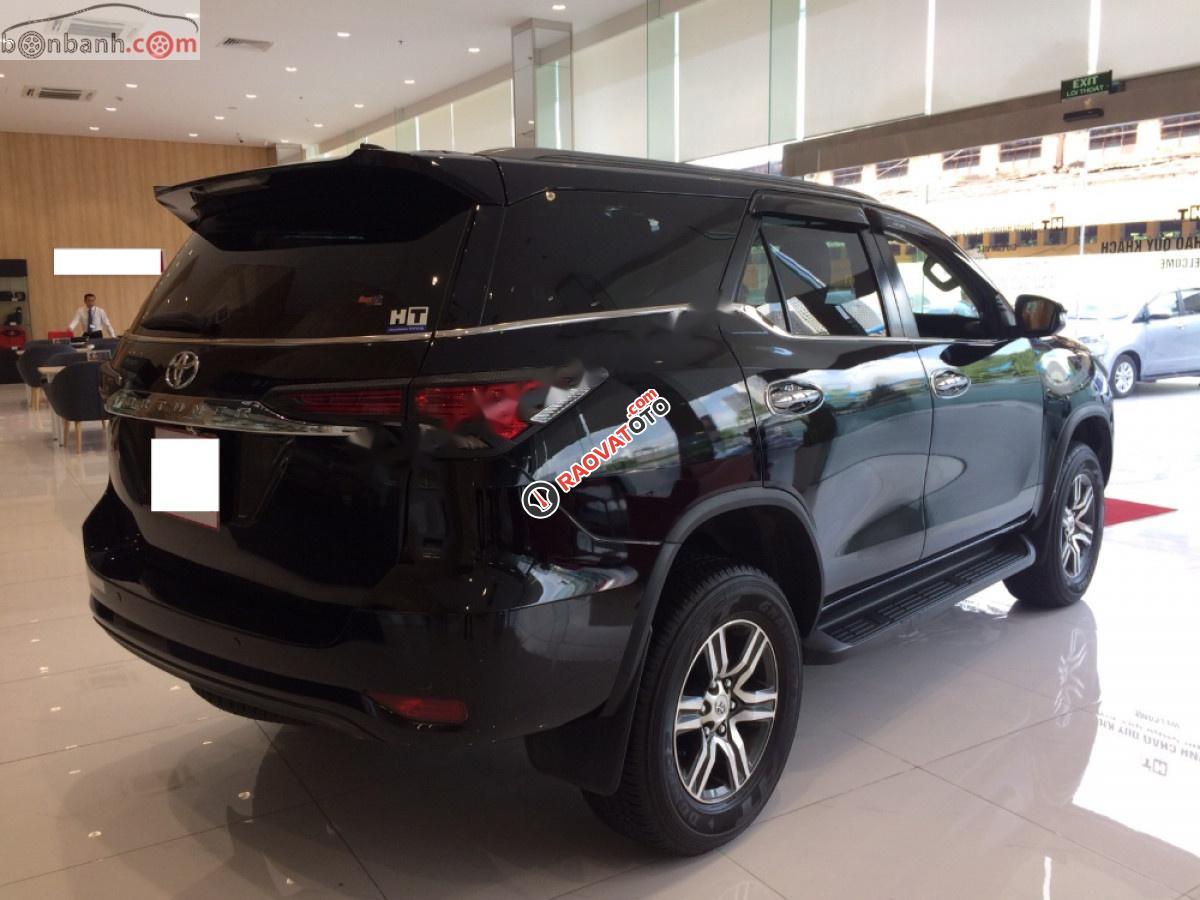 Cần bán lại xe Toyota Fortuner 2017, màu đen, xe nhập chính hãng-6