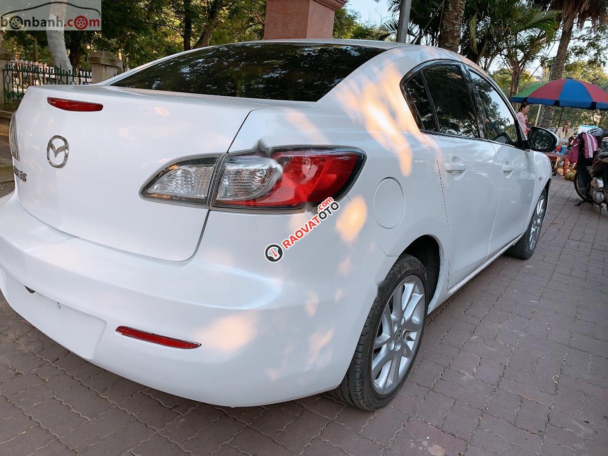 Cần bán gấp Mazda 3 sản xuất 2014, màu trắng xe còn mới-0