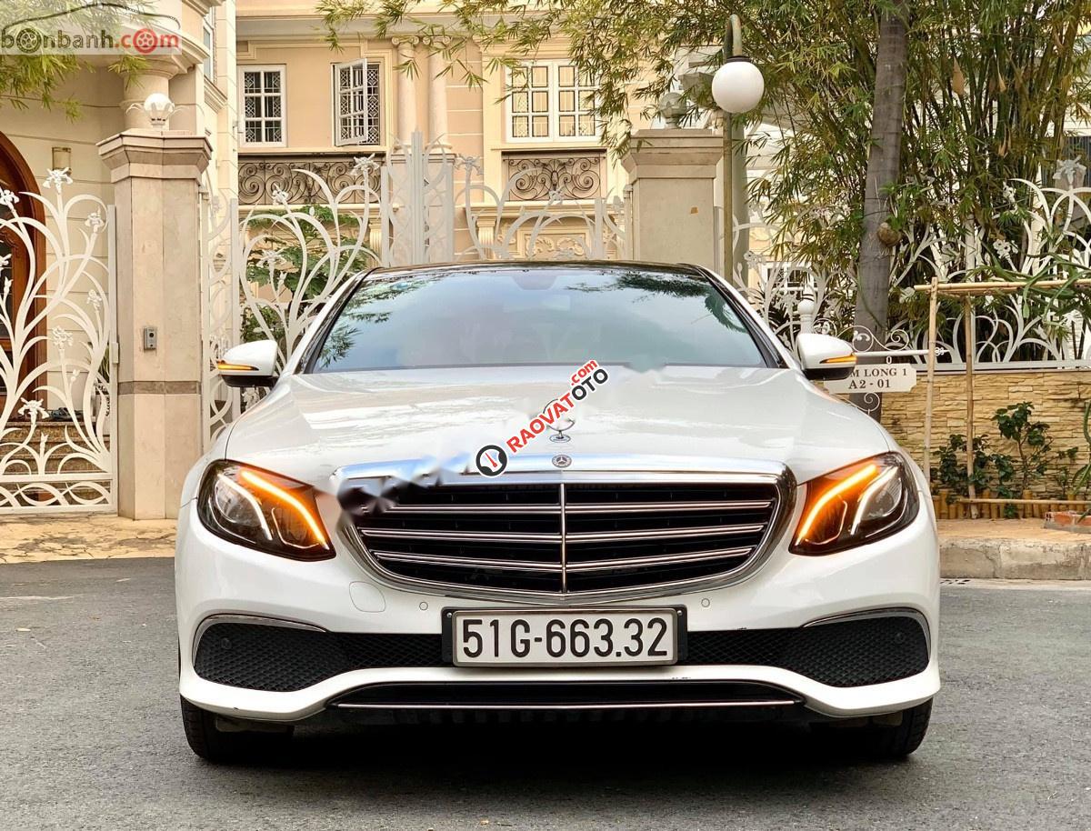 Cần bán Mercedes E200 năm sản xuất 2018, màu trắng chính chủ-7