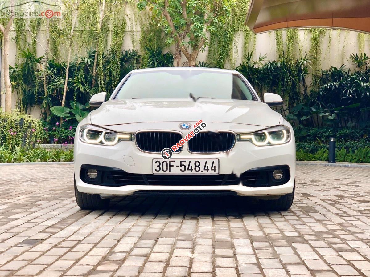 Cần bán gấp BMW 3 Series 320i đời 2017, màu trắng, xe nhập-8
