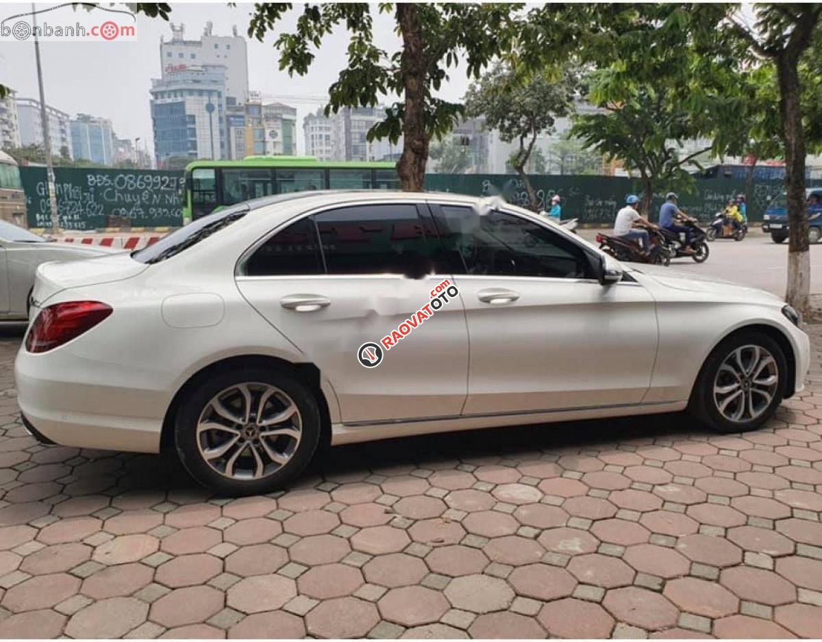 Cần bán Mercedes C200 đời 2018, màu trắng-8