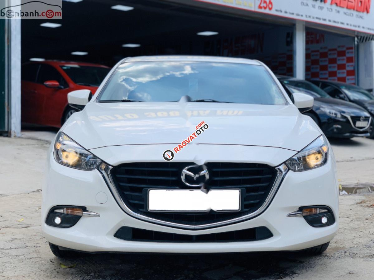 Cần bán Mazda 3 Facelift sản xuất 2017, màu trắng, 615tr-0