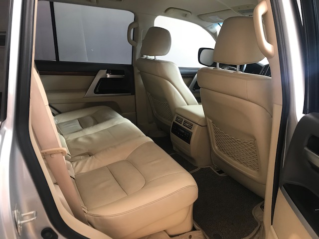 Bán Toyota Land Cruiser VX 2016 màu bạc nội thất kem, xe đăng ký 2016, tên công ty, một chủ từ đầu -4