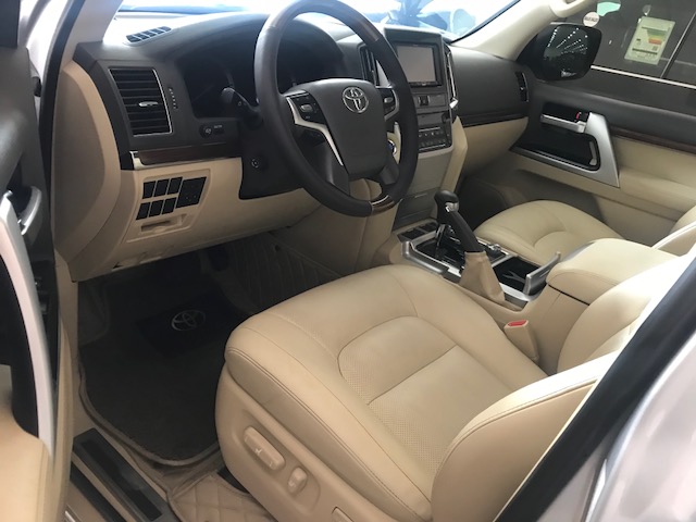 Bán Toyota Land Cruiser VX 2016 màu bạc nội thất kem, xe đăng ký 2016, tên công ty, một chủ từ đầu -7