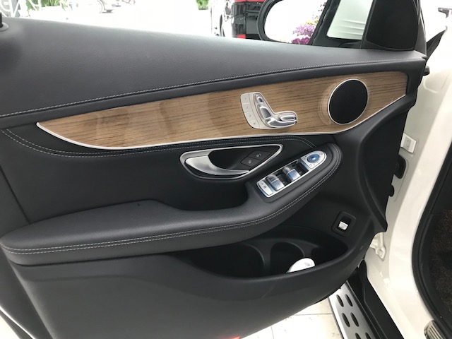 Bán Mercedes GLC250 4Matic sản xuất 2018 xe rất mới, cam kết nội ngoại thất không khác gì xe mới-6