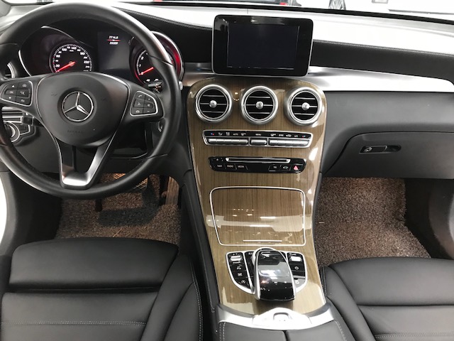 Bán Mercedes GLC250 4Matic sản xuất 2018 xe rất mới, cam kết nội ngoại thất không khác gì xe mới-9