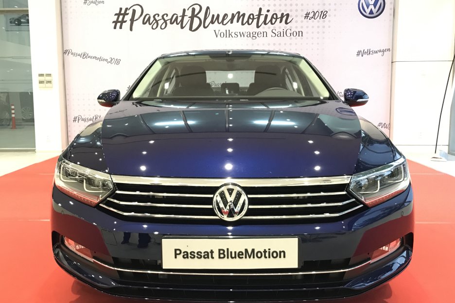 Cần bán xe Volkswagen Passat Bluemotion màu xanh lam, nhập khẩu nguyên chiếc, giảm 170 triệu-0