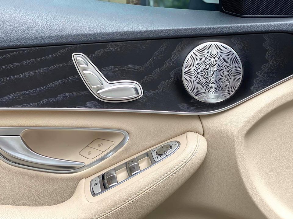 Mercedes C200 sản xuất 2018 màu trắng, nội thất kem đăng ký lần đầu cuối 2018, hộp số 9 cấp-9