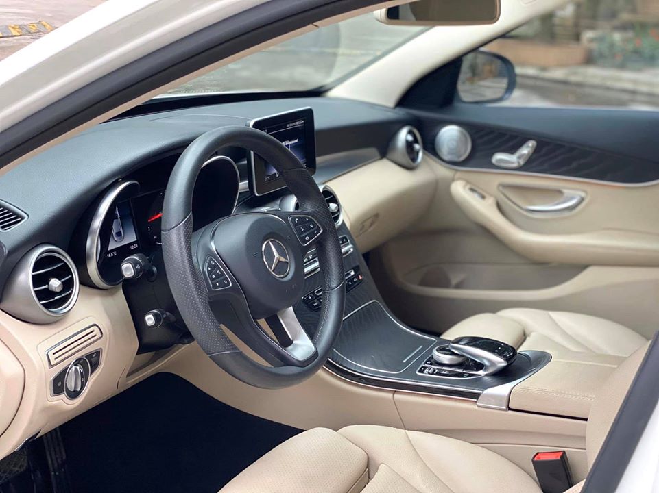Mercedes C200 sản xuất 2018 màu trắng, nội thất kem đăng ký lần đầu cuối 2018, hộp số 9 cấp-8