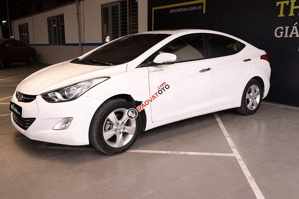 Cần bán Hyundai Elantra 1.8AT sản xuất 2013, màu trắng, xe nhập-9