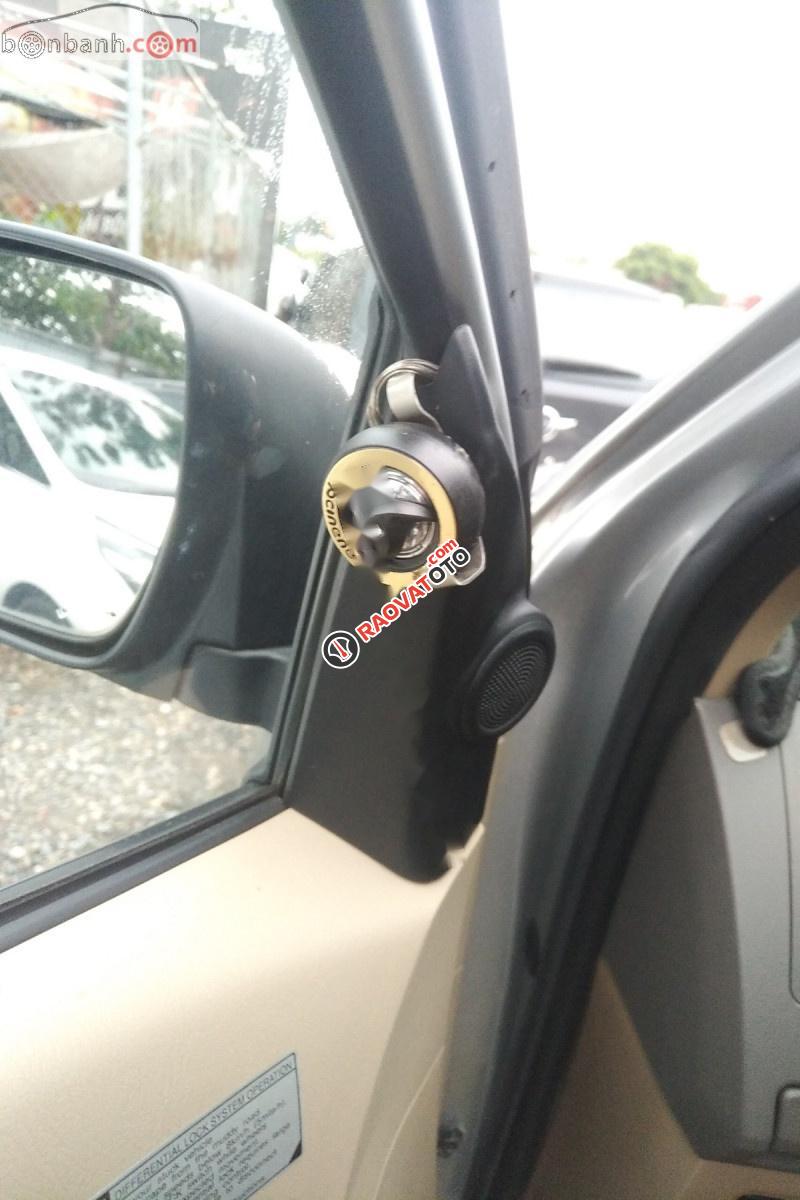 Bán Toyota Fortuner 4x4AT 2011, màu bạc giá cạnh tranh-7