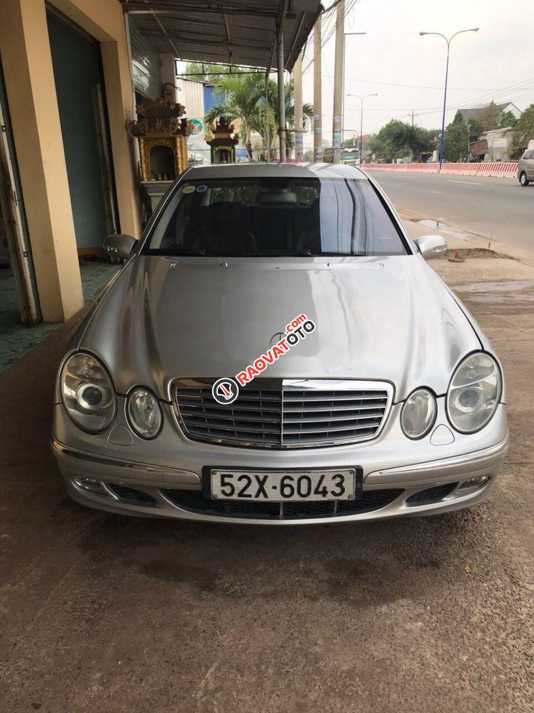 Cần bán Mercedes E200 2004, màu bạc giá cạnh tranh-6