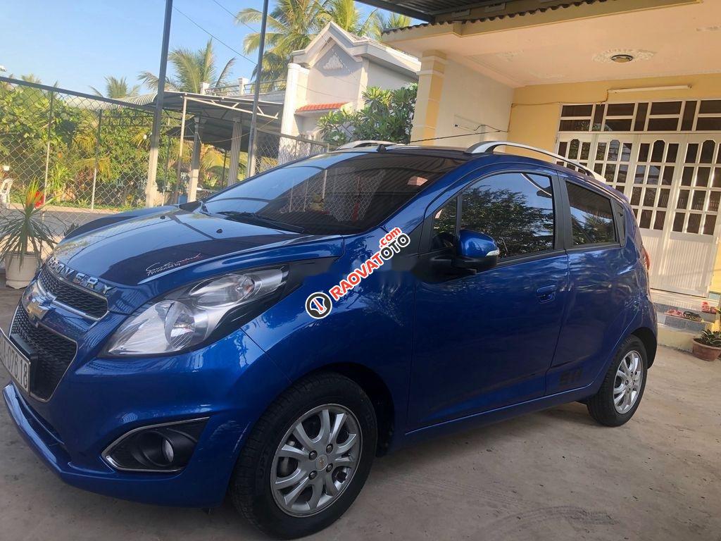 Bán Chevrolet Spark 1.2 LT năm sản xuất 2017, màu xanh lam  -2