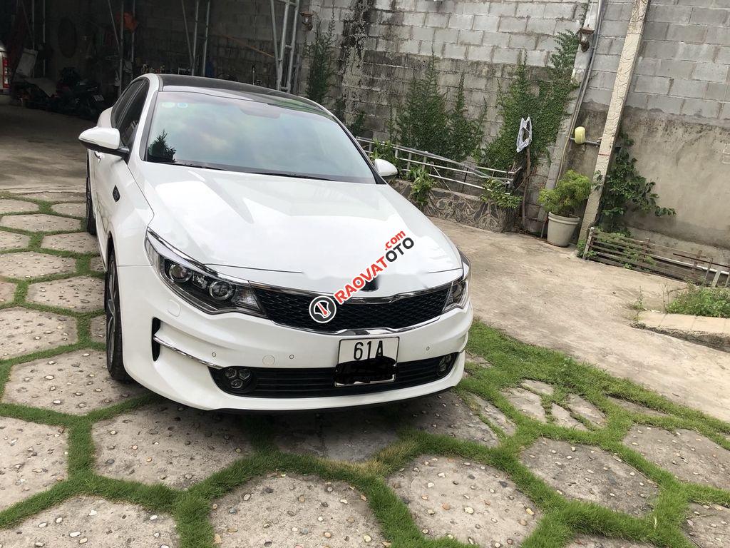 Cần bán xe Kia Optima 2.0AT 2017, màu trắng ít sử dụng-3