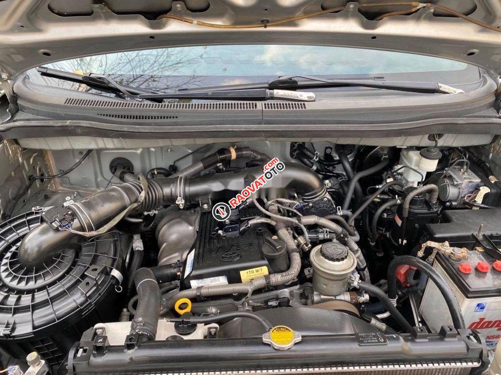 Bán Toyota Innova G đời 2015, màu bạc số sàn-8