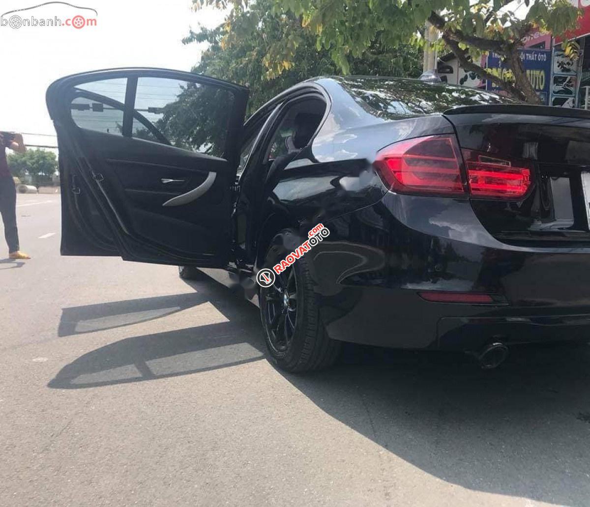 Cần bán gấp BMW 3 Series năm sản xuất 2018, màu đen-1